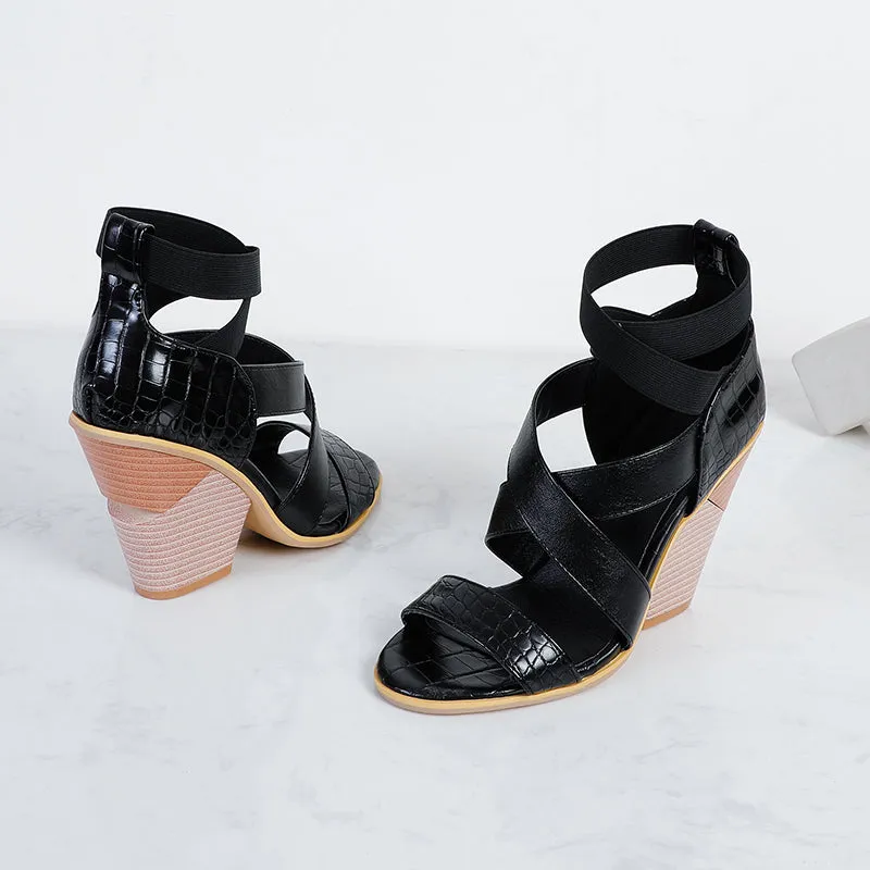 Bigsizeheels Attractive Cut-Outs Wedge Sandals - Black