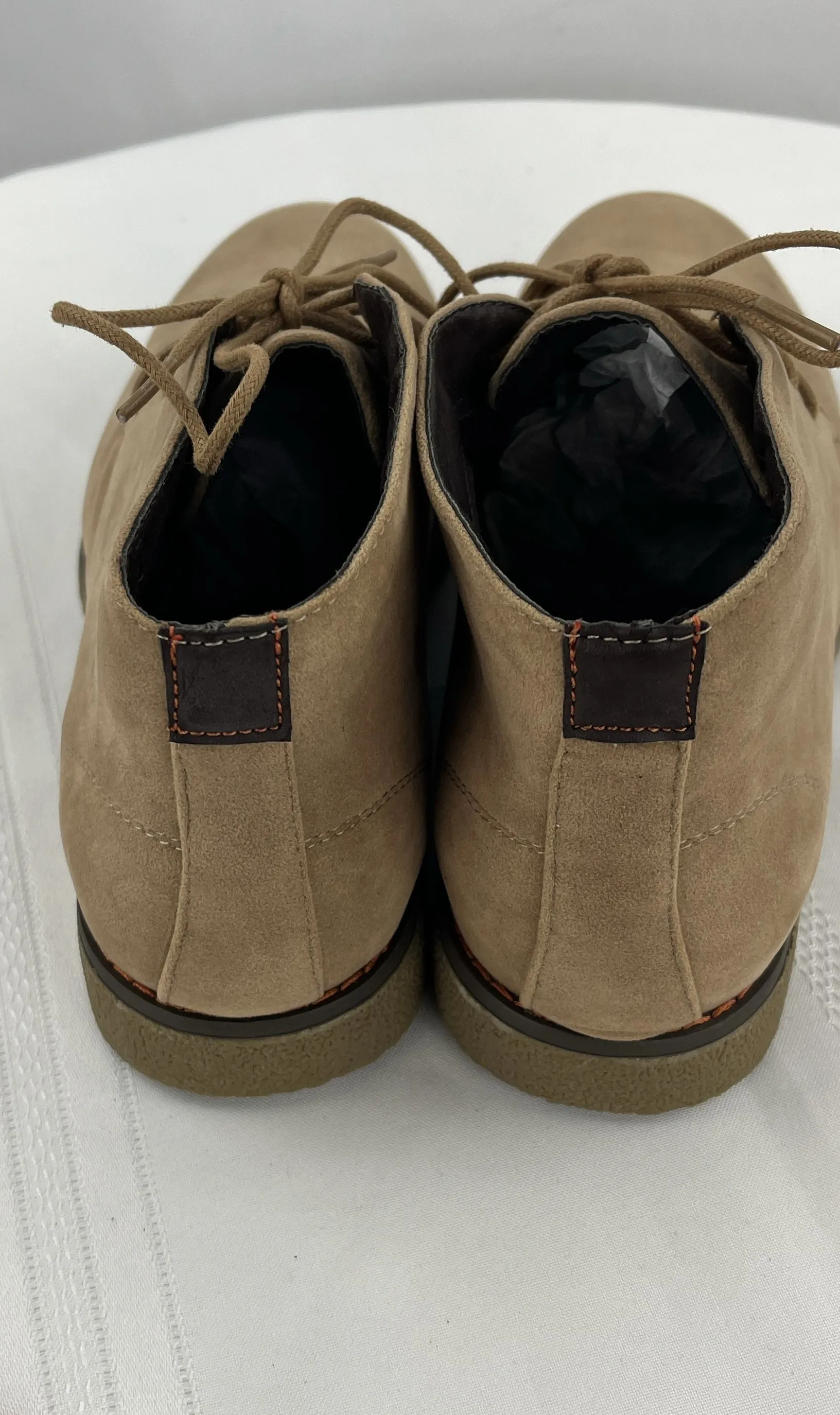 Oak & Rush Men's Ankle Lace Up Fashion Microsuede Chukka Boots Beige Size 9 NIB