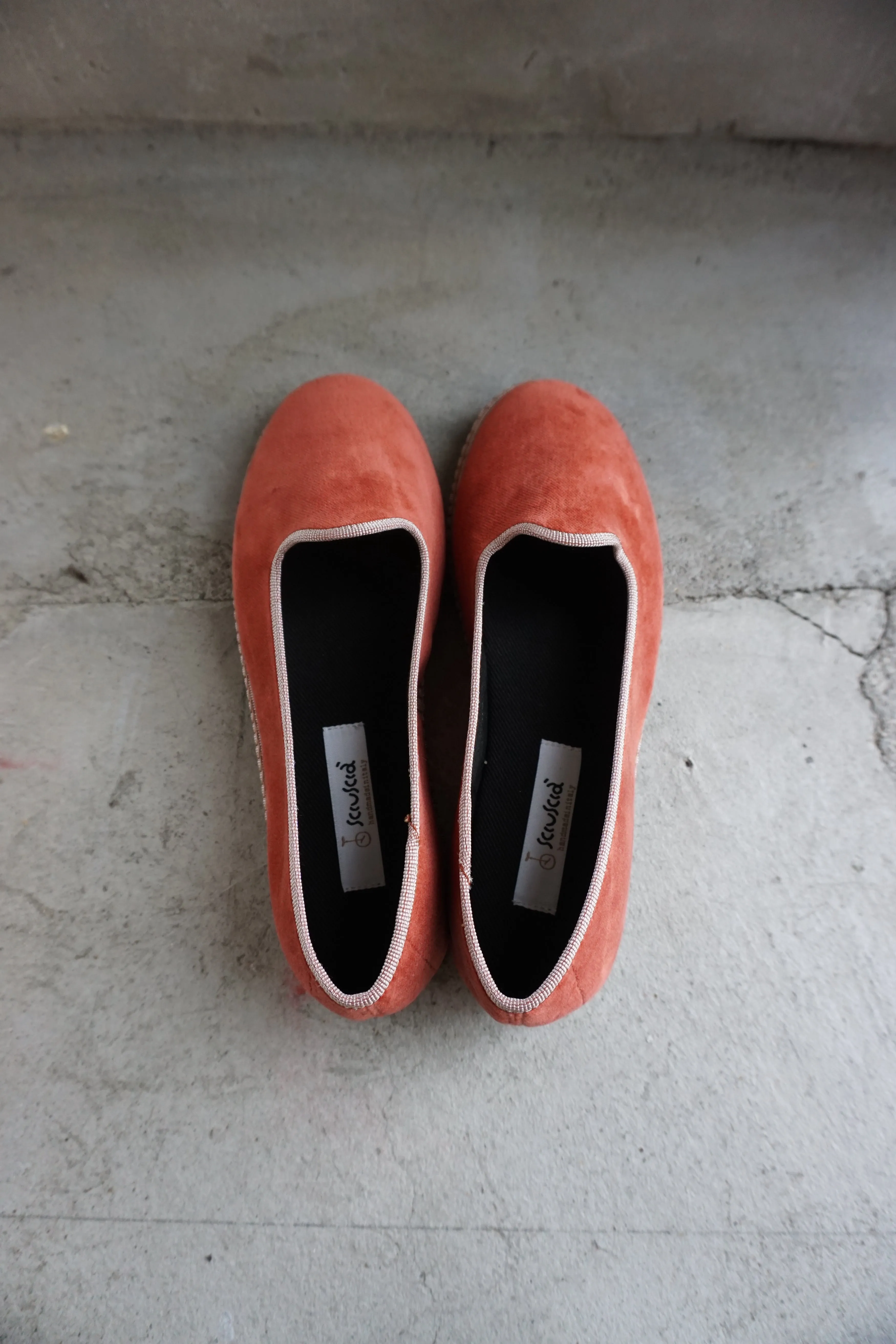 Sciuscia / TRAGARA-MARRON × ROSE PINK