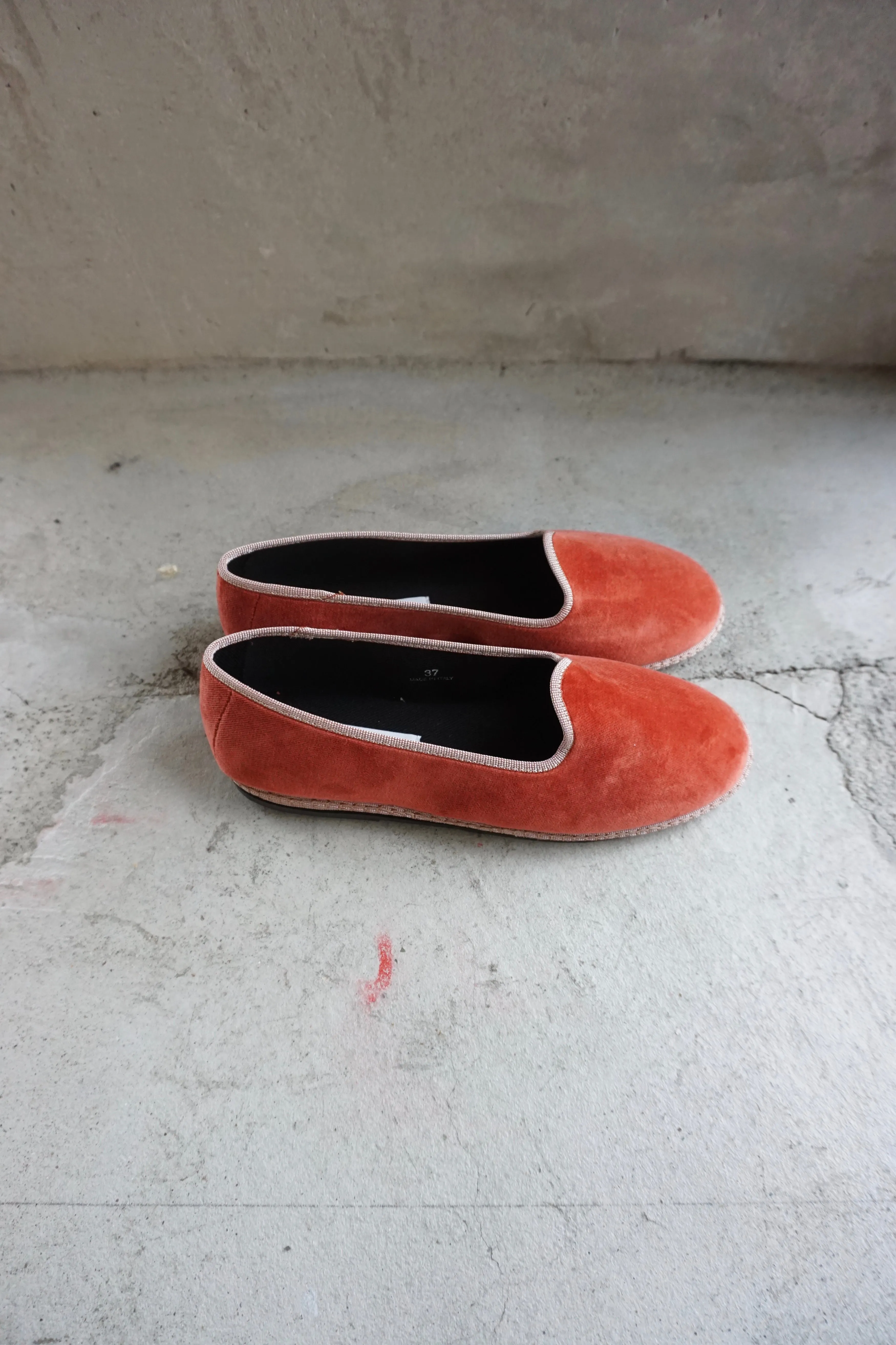 Sciuscia / TRAGARA-MARRON × ROSE PINK